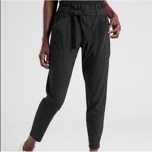 Women's Athleta Black Skyline Tie-Waist Pants, size 4